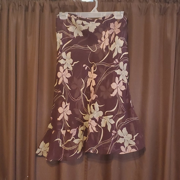 💥Casual Corner Floral Skirt - Picture 2 of 4